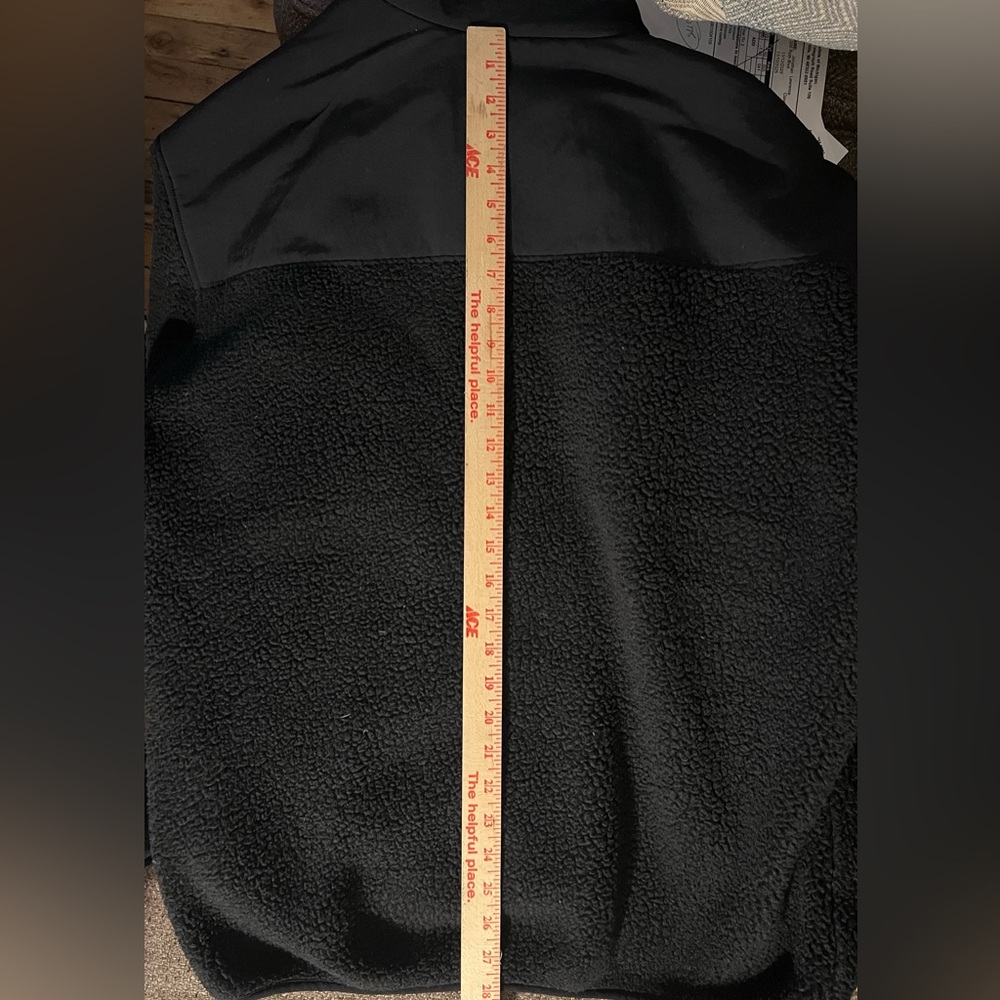 Marmot Wiley Fleece Jacket
Men’s Large
Black
Polartec Thermal Pro 300 fleece
EC - Picture 9 of 14